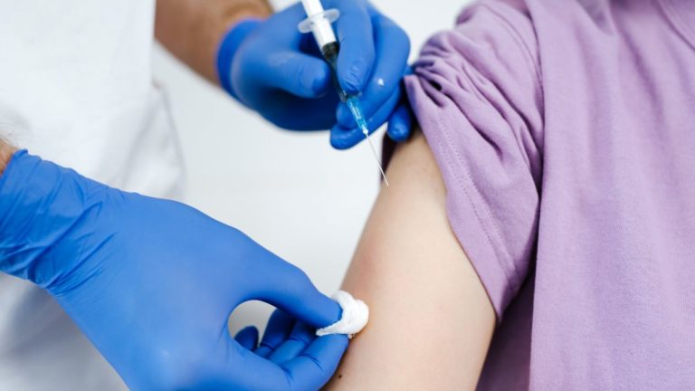 Guidelines for employers to implement a compulsory vaccine policy