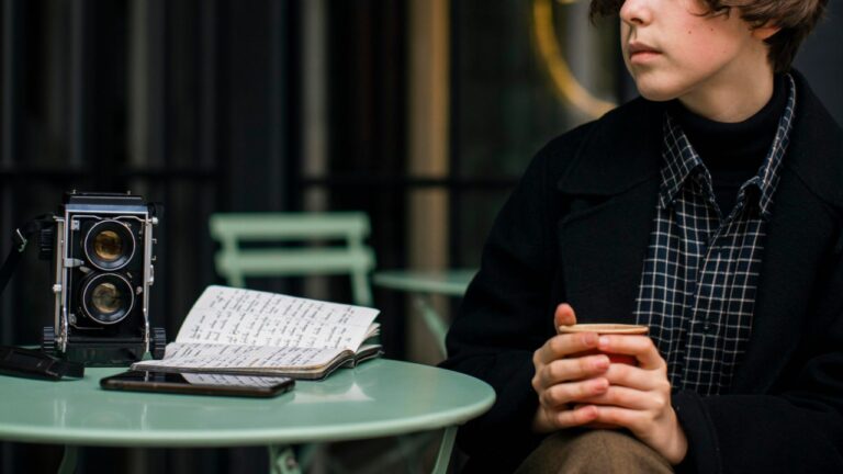 Breaking the binary Why contract drafters should use the singular pronoun “They”